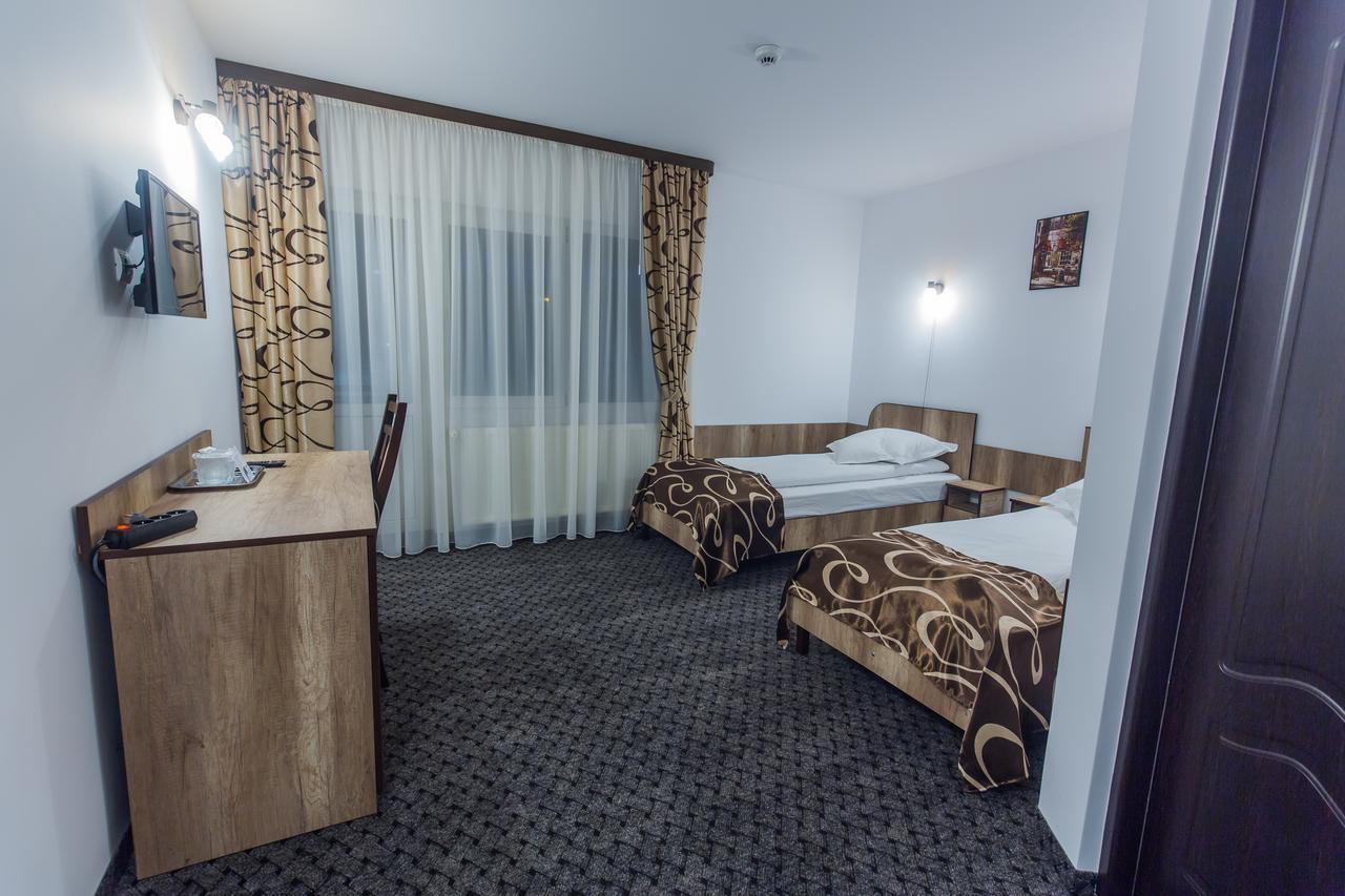 Hotel Raxand Residence Mioveni Buitenkant foto