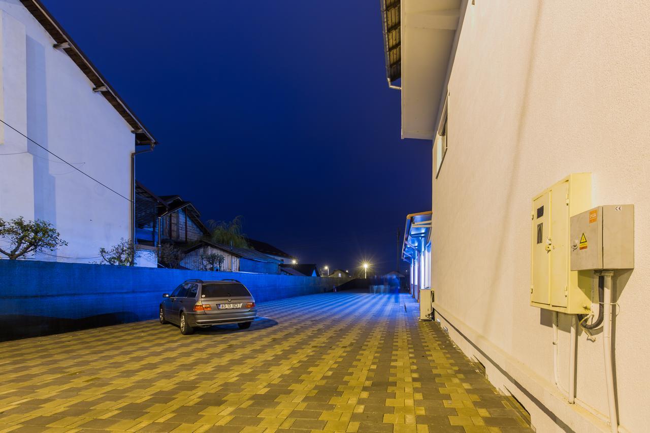 Hotel Raxand Residence Mioveni Buitenkant foto