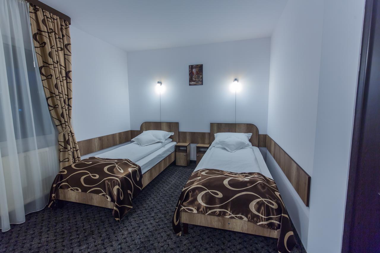 Hotel Raxand Residence Mioveni Buitenkant foto