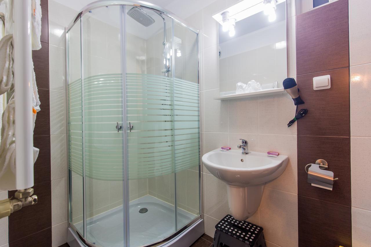 Hotel Raxand Residence Mioveni Buitenkant foto