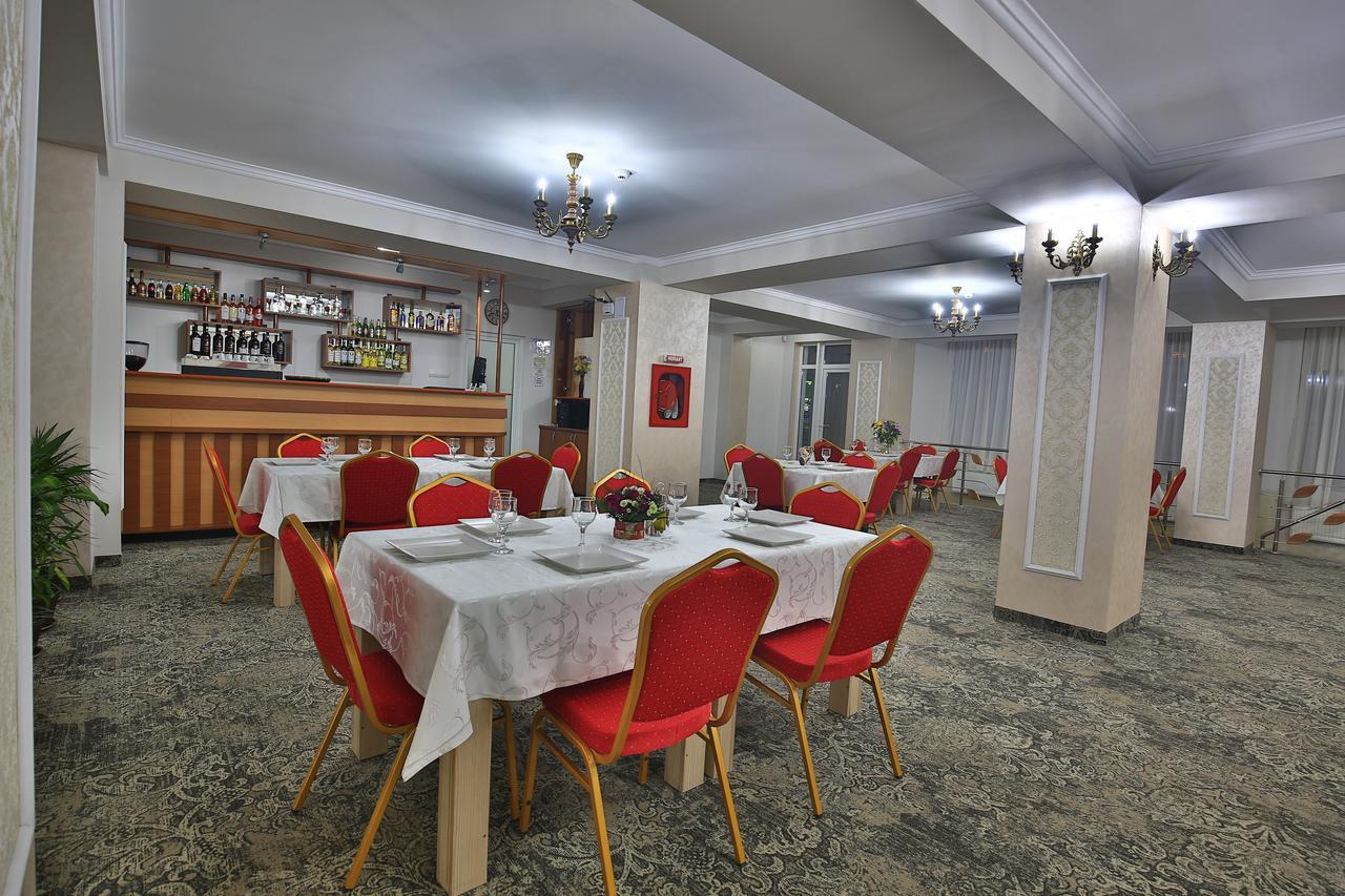 Hotel Raxand Residence Mioveni Buitenkant foto