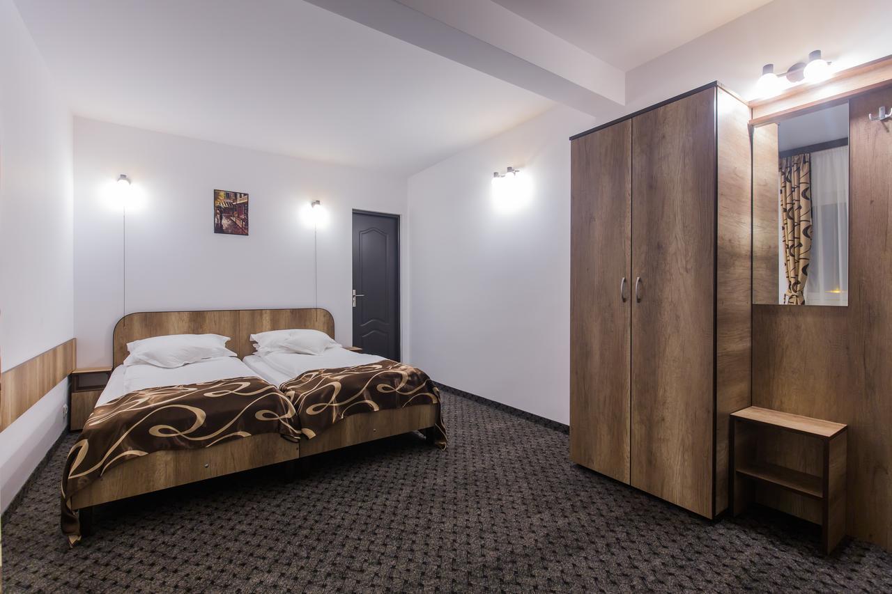 Hotel Raxand Residence Mioveni Buitenkant foto