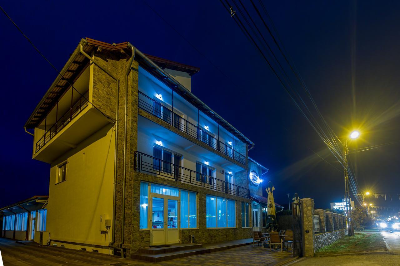 Hotel Raxand Residence Mioveni Buitenkant foto