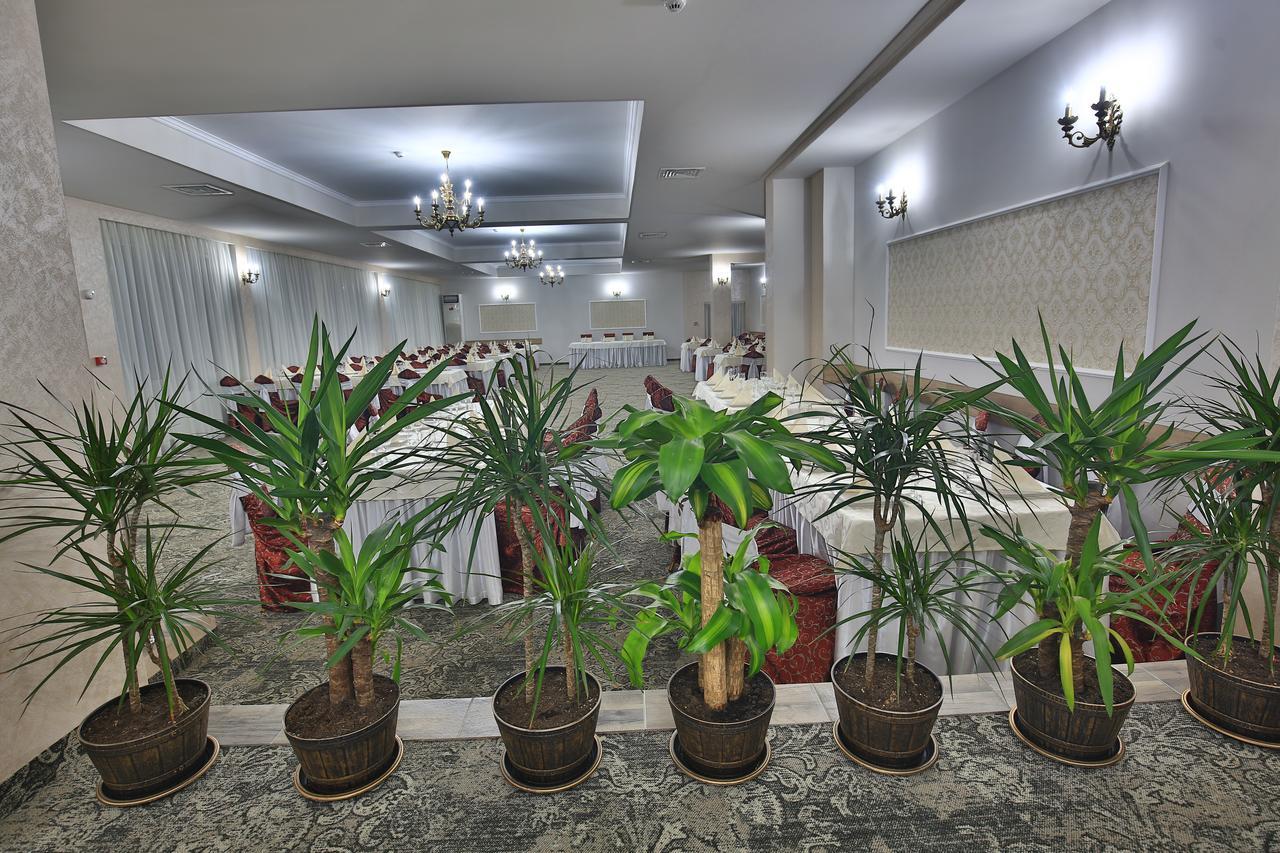 Hotel Raxand Residence Mioveni Buitenkant foto