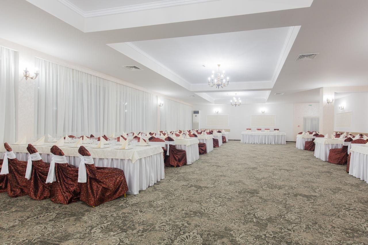 Hotel Raxand Residence Mioveni Buitenkant foto